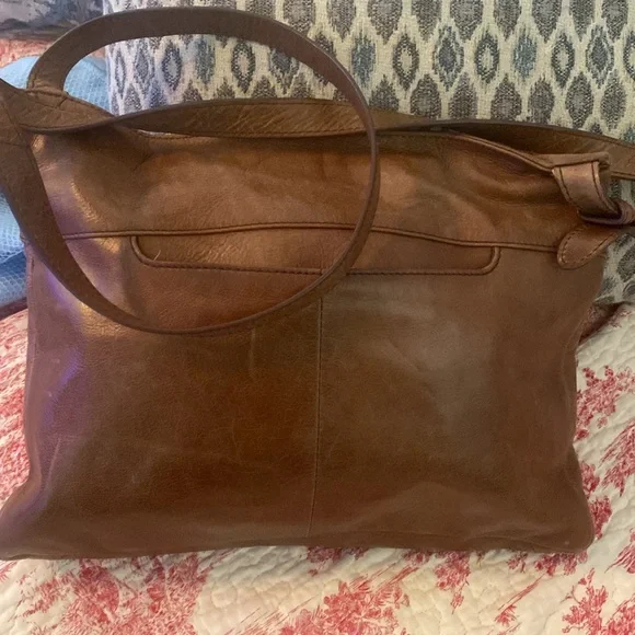 HOBO Vintage Leather Shoulder Bag with Adjustable Strap - Picture 13 of 13